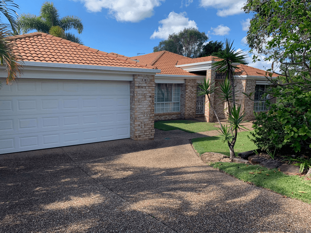 16 Urangan Court, HELENSVALE, QLD 4212