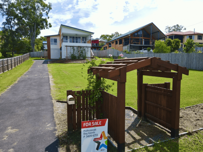 52 beelong Street, Macleay Island, QLD 4184