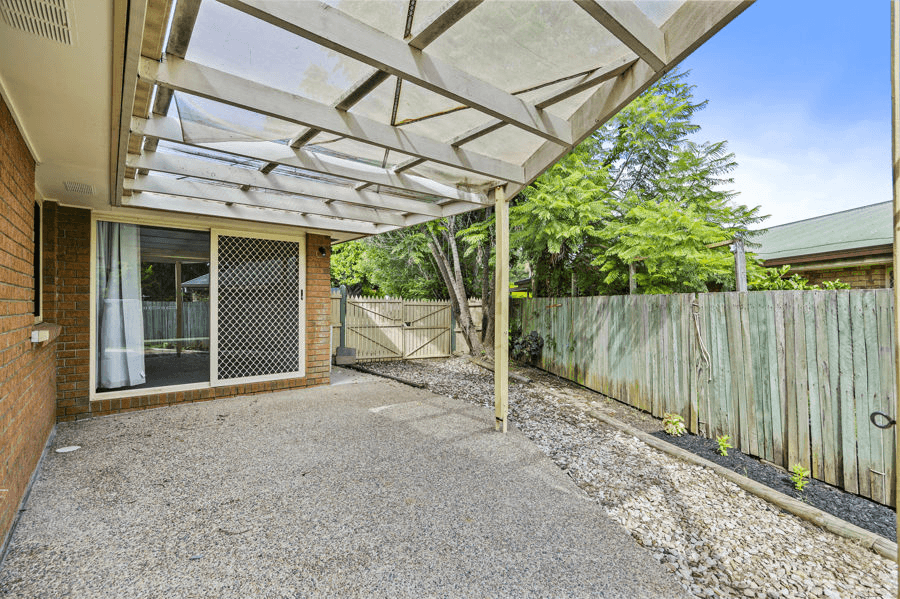 8 Dianthus Place, FLINDERS VIEW, QLD 4305