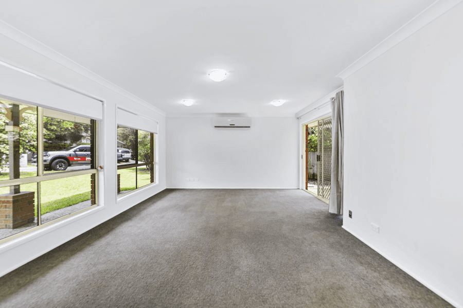 8 Dianthus Place, FLINDERS VIEW, QLD 4305