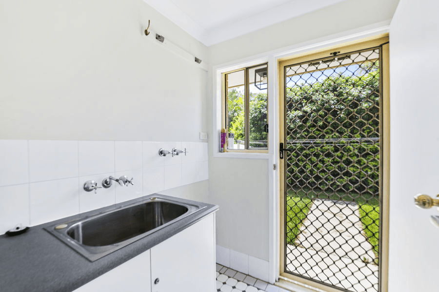 8 Dianthus Place, FLINDERS VIEW, QLD 4305