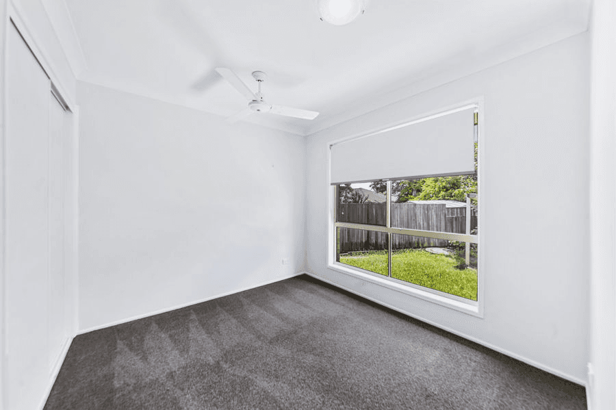 8 Dianthus Place, FLINDERS VIEW, QLD 4305