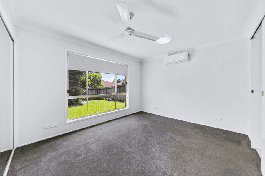 8 Dianthus Place, FLINDERS VIEW, QLD 4305