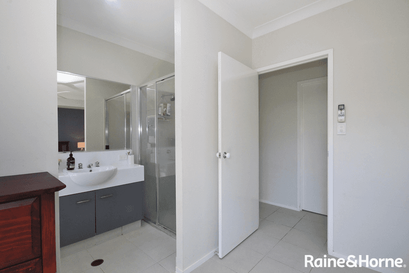 4 Yiki Street, CRAIGLIE, QLD 4877