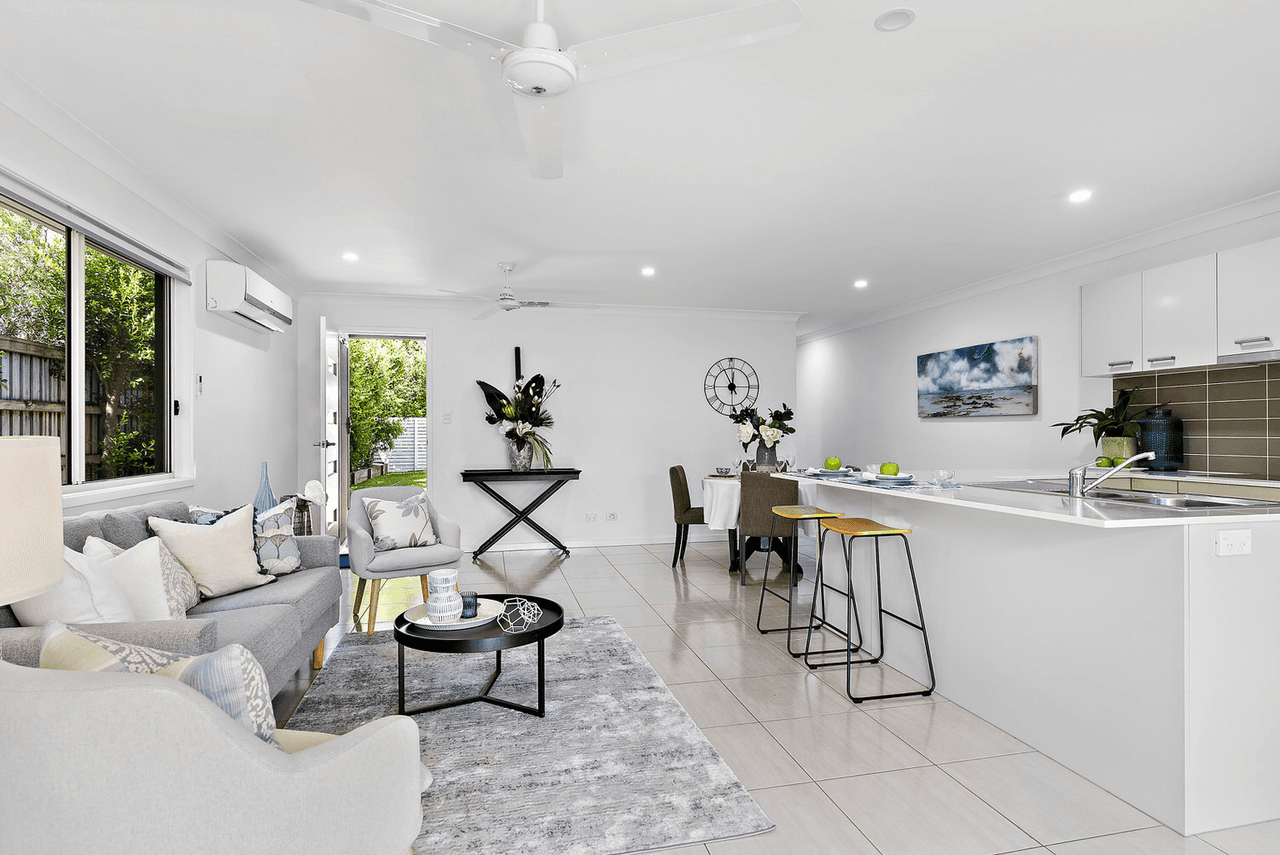 2/7 Rowley Close, GLASS HOUSE MOUNTAINS, QLD 4518
