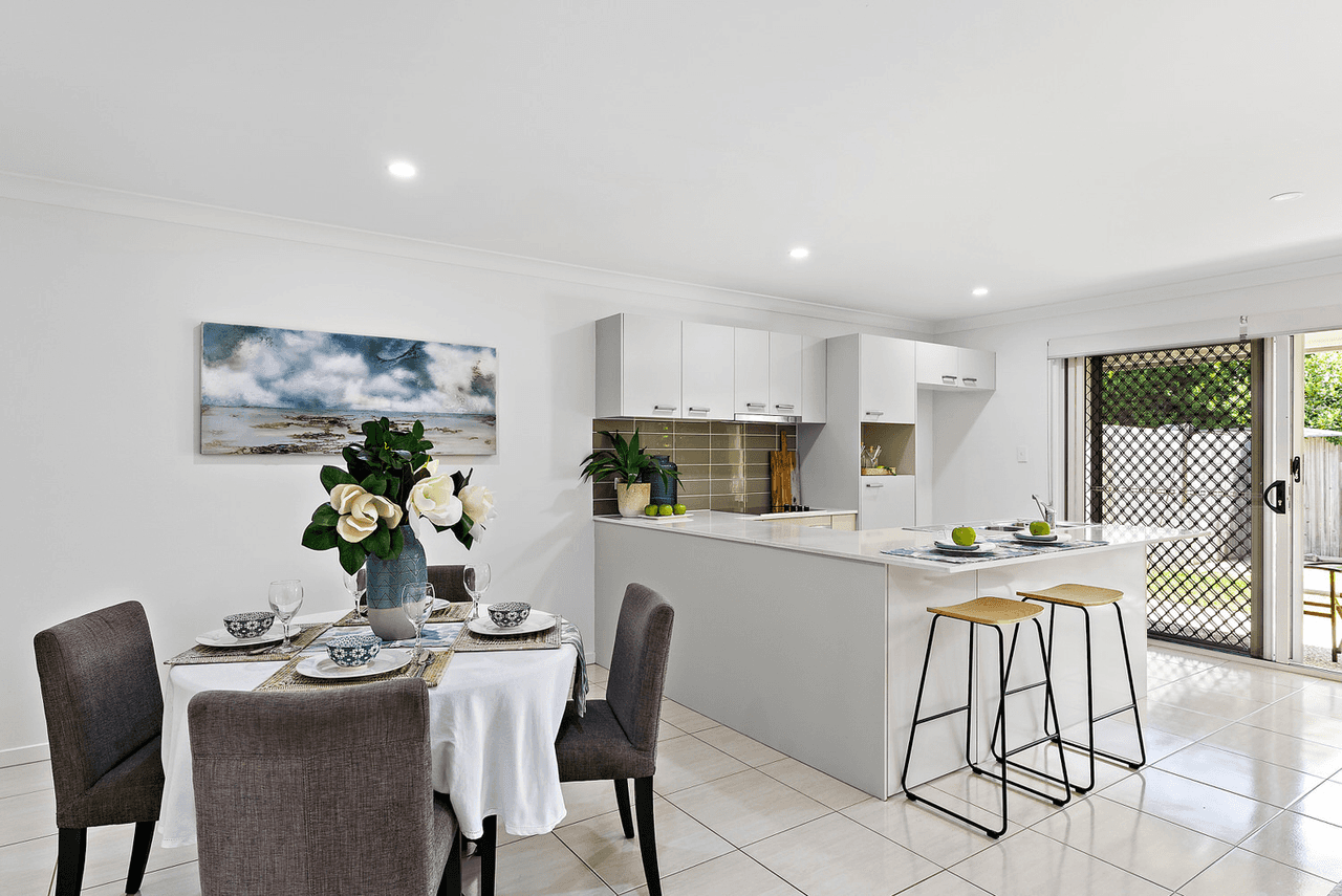 2/7 Rowley Close, GLASS HOUSE MOUNTAINS, QLD 4518