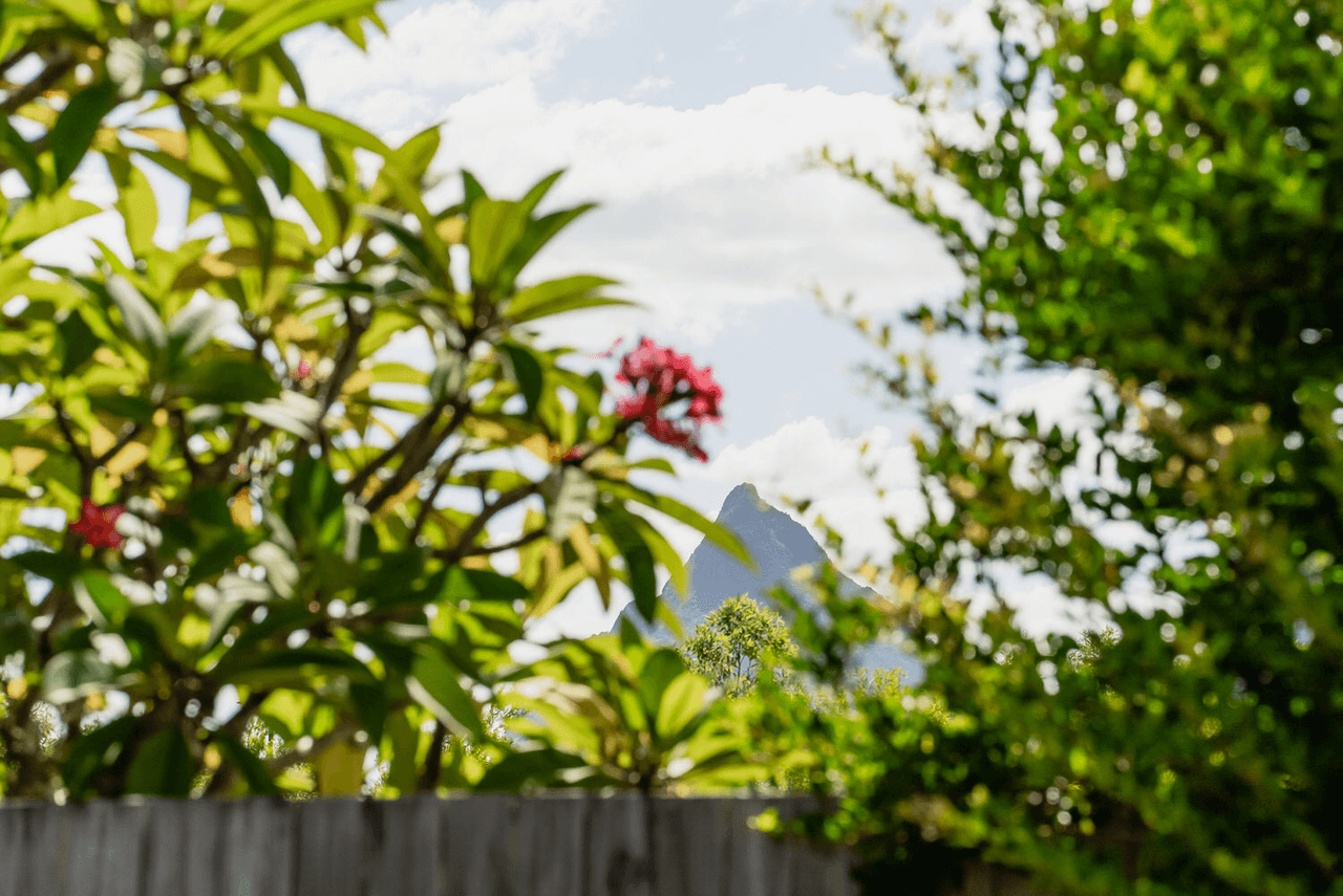 2/7 Rowley Close, GLASS HOUSE MOUNTAINS, QLD 4518
