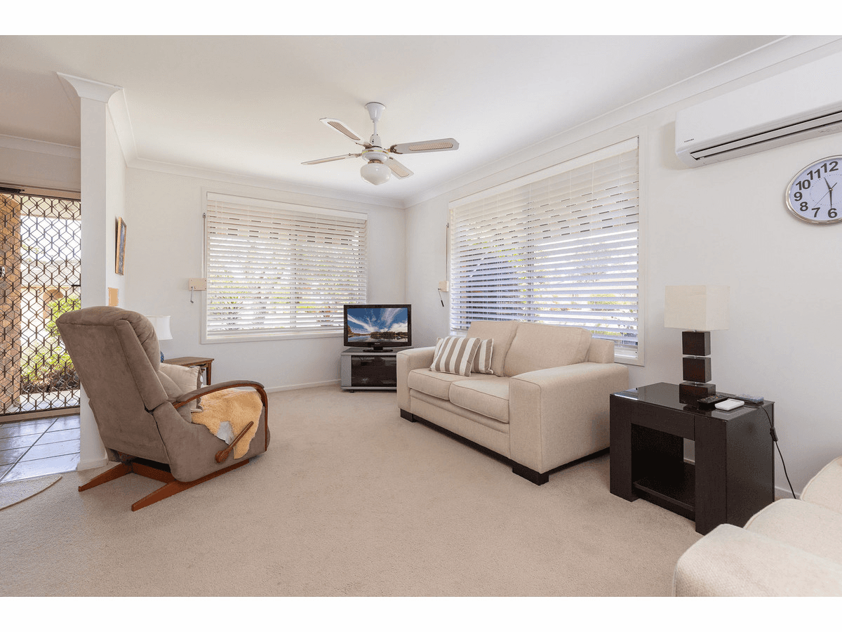 2/60 Hind Avenue, FORSTER, NSW 2428