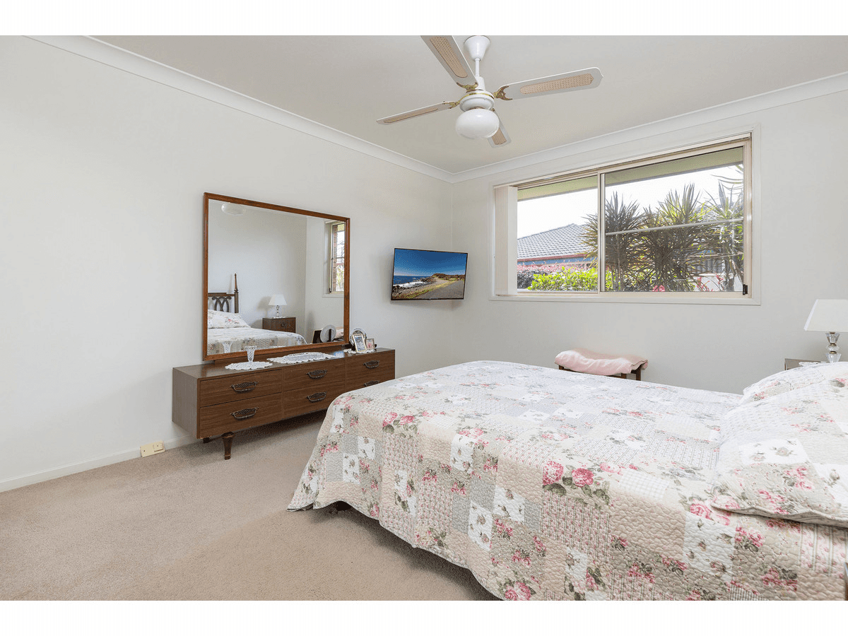 2/60 Hind Avenue, FORSTER, NSW 2428