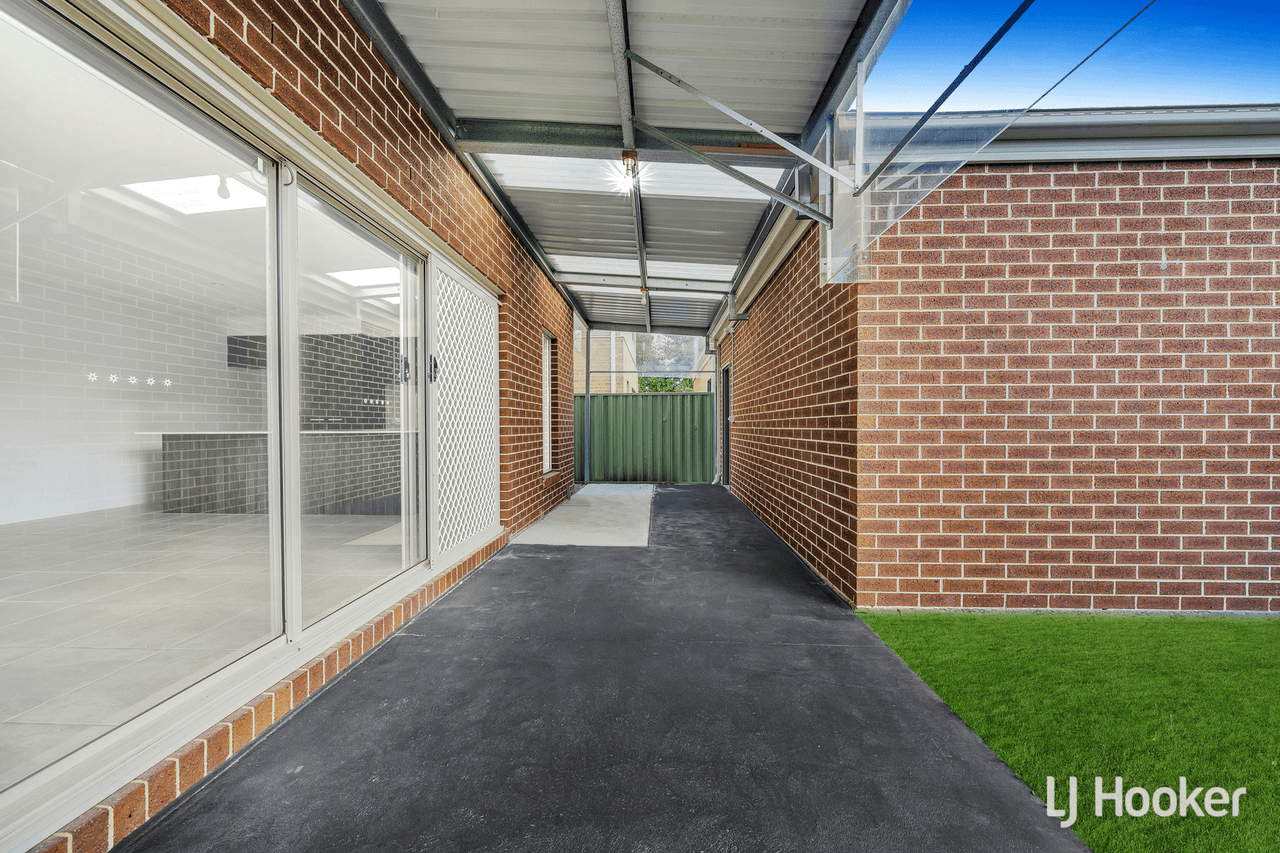 11 Golden Green Street, PAKENHAM, VIC 3810