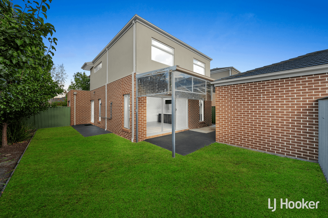 11 Golden Green Street, PAKENHAM, VIC 3810