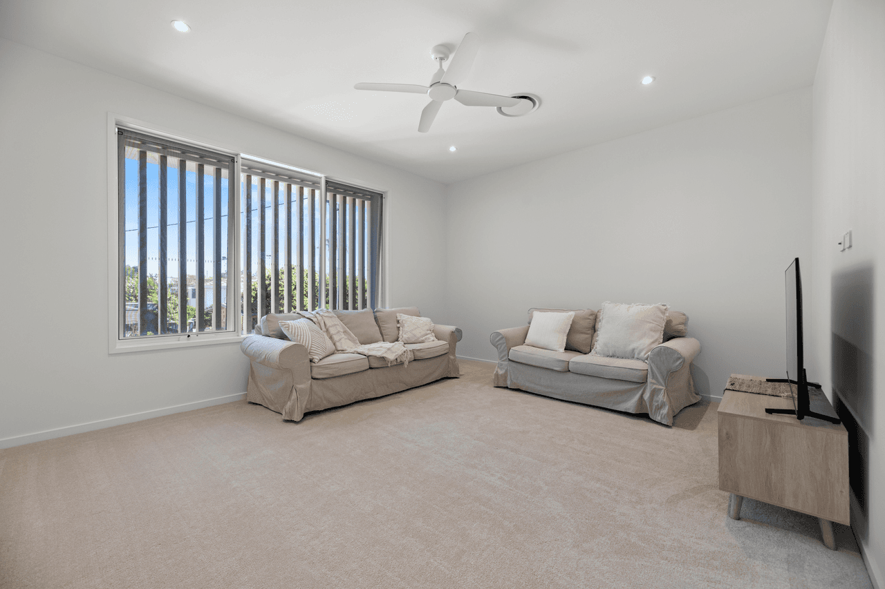 121 Seagull Avenue, MERMAID BEACH, QLD 4218