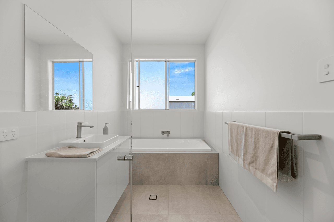 121 Seagull Avenue, MERMAID BEACH, QLD 4218