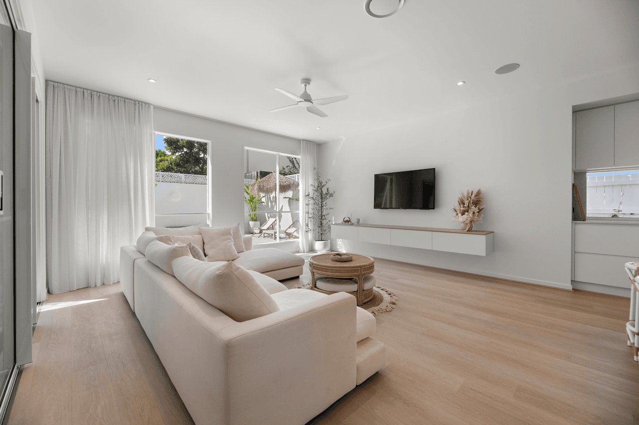 121 Seagull Avenue, MERMAID BEACH, QLD 4218