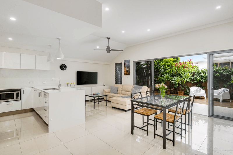 2/49 Hawthorne Road, HAWTHORNE, QLD 4171