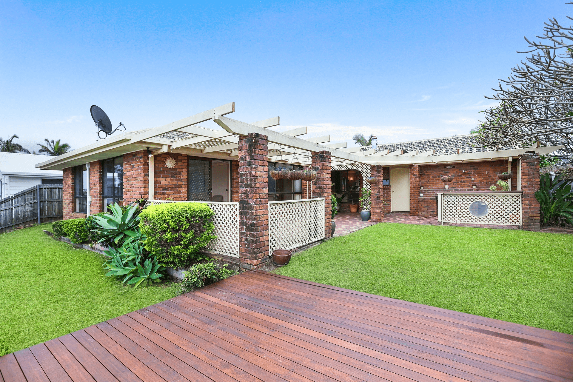 28 Honeyeater Drive, Burleigh Waters, QLD 4220