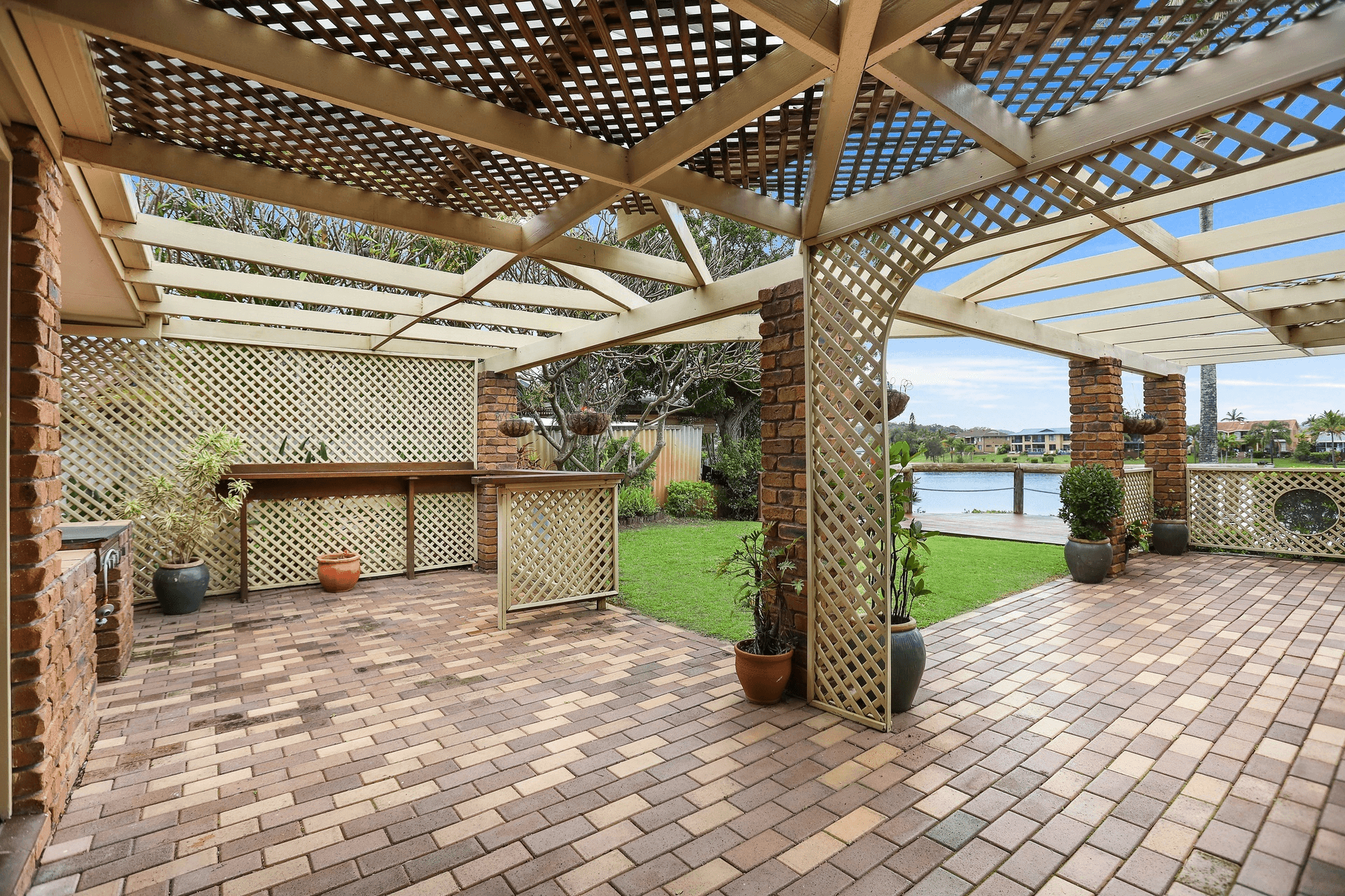 28 Honeyeater Drive, Burleigh Waters, QLD 4220