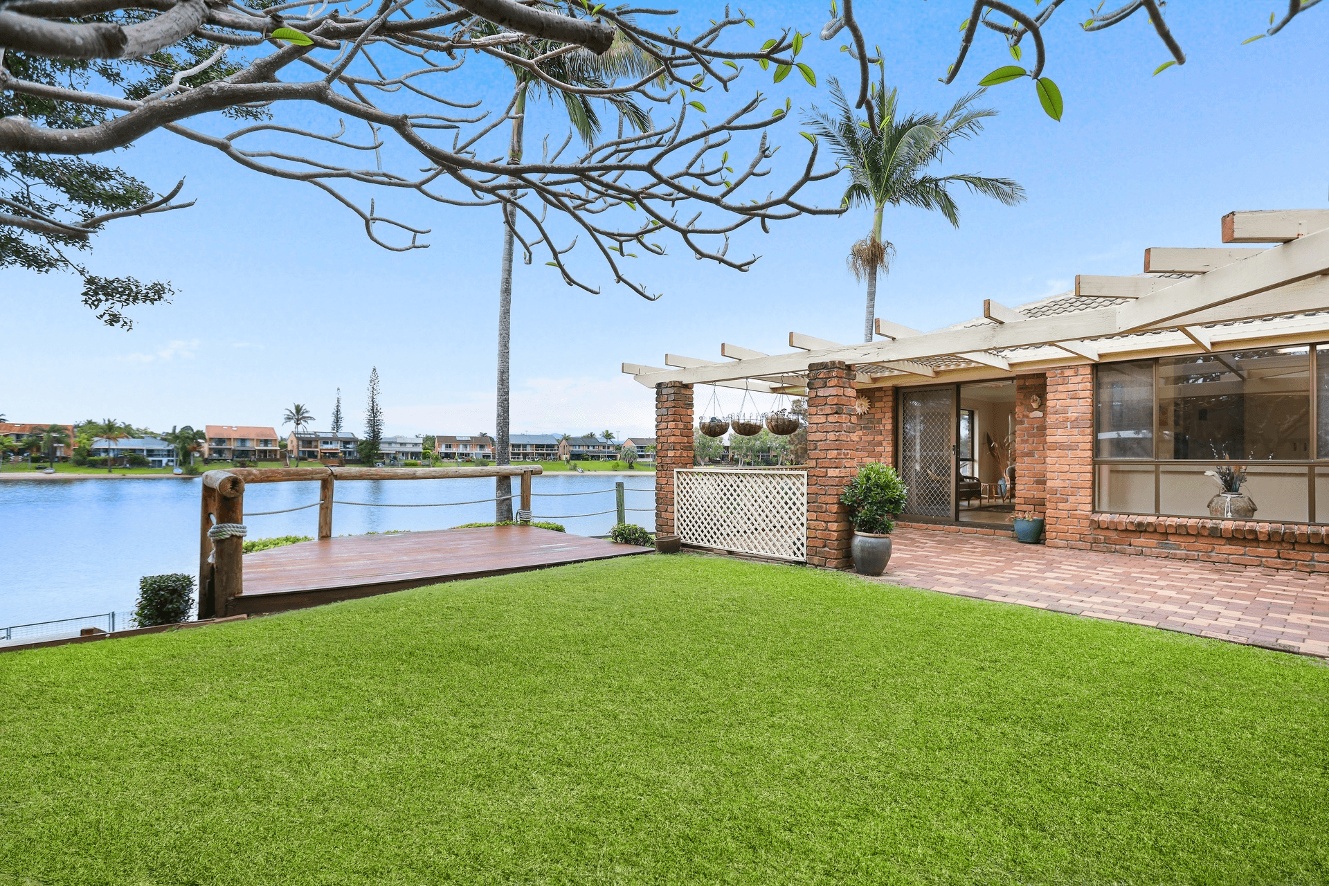 28 Honeyeater Drive, Burleigh Waters, QLD 4220