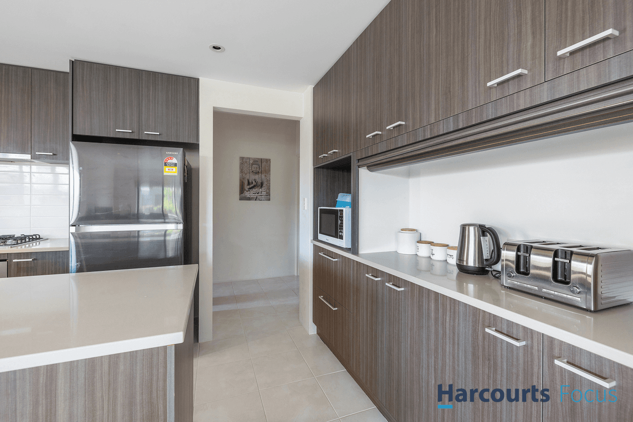 10 Beechwood Circle, AVELEY, WA 6069