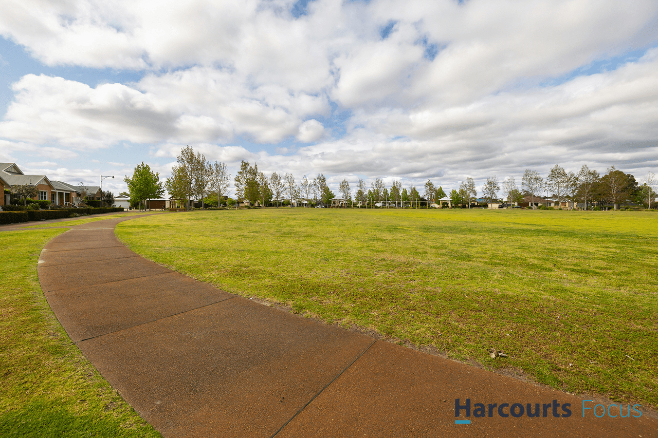 10 Beechwood Circle, AVELEY, WA 6069