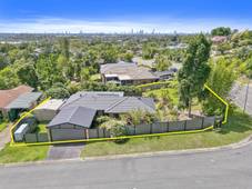 1 Kilmarnock Close, HIGHLAND PARK, QLD 4211