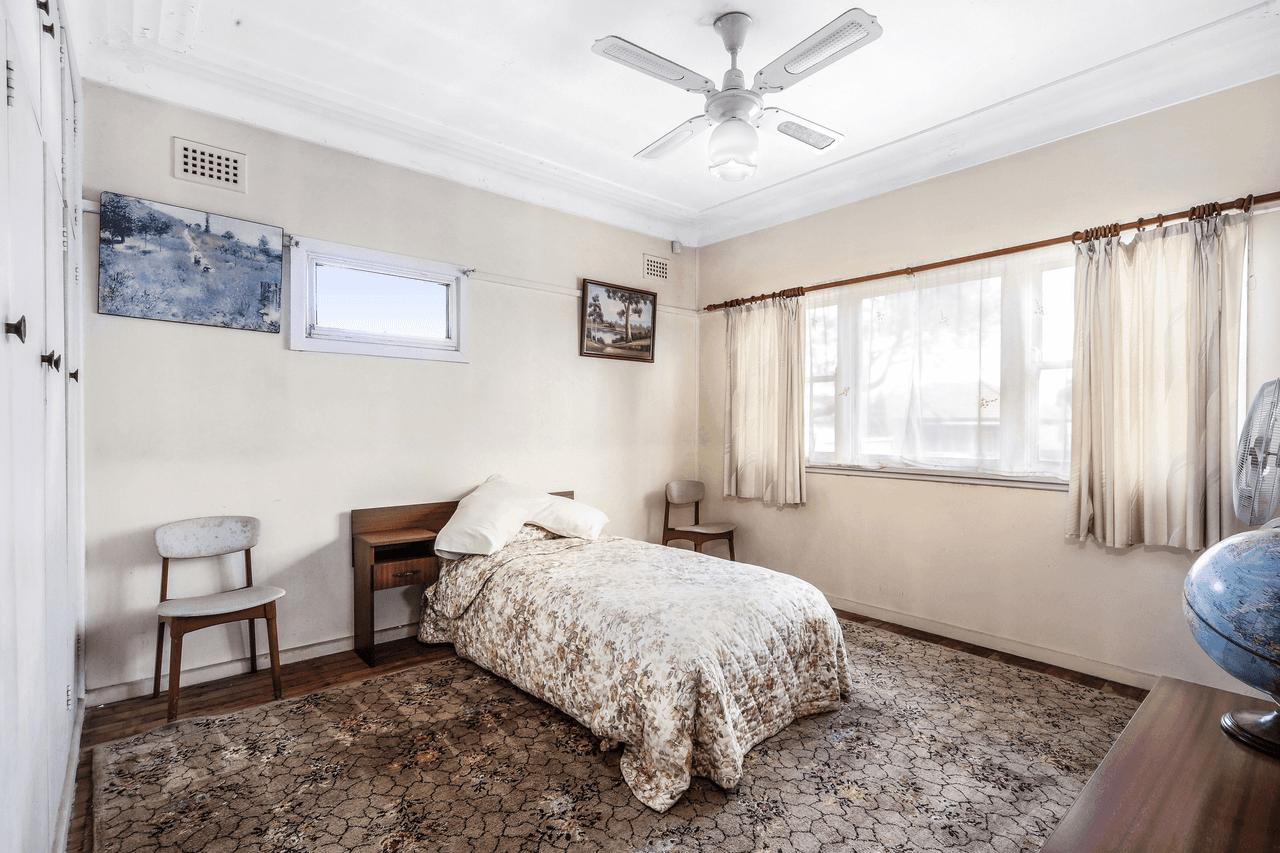 2 Fullerton Cr, RIVERWOOD, NSW 2210