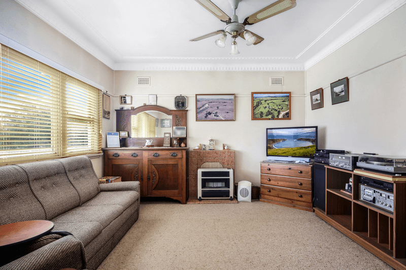 2 Fullerton Cr, RIVERWOOD, NSW 2210