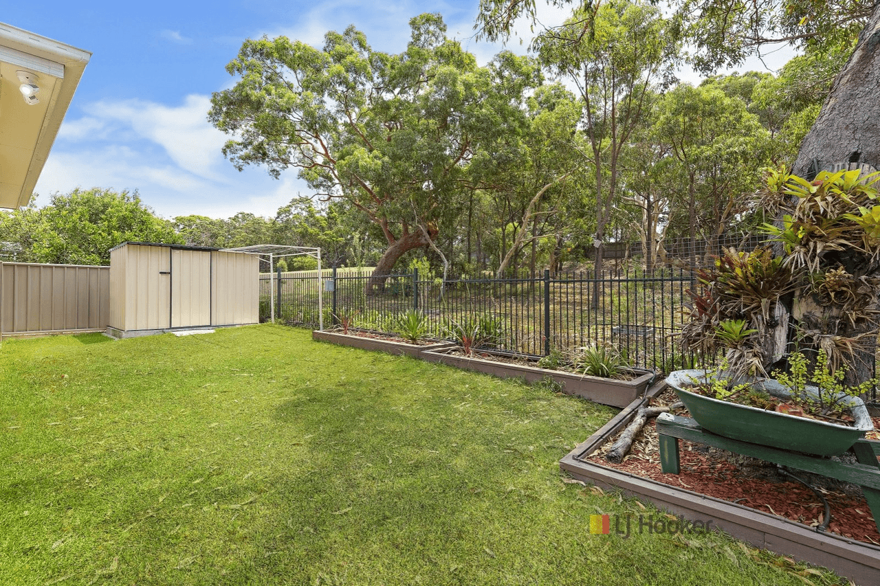 13 Roanoke Drive, LAKE MUNMORAH, NSW 2259