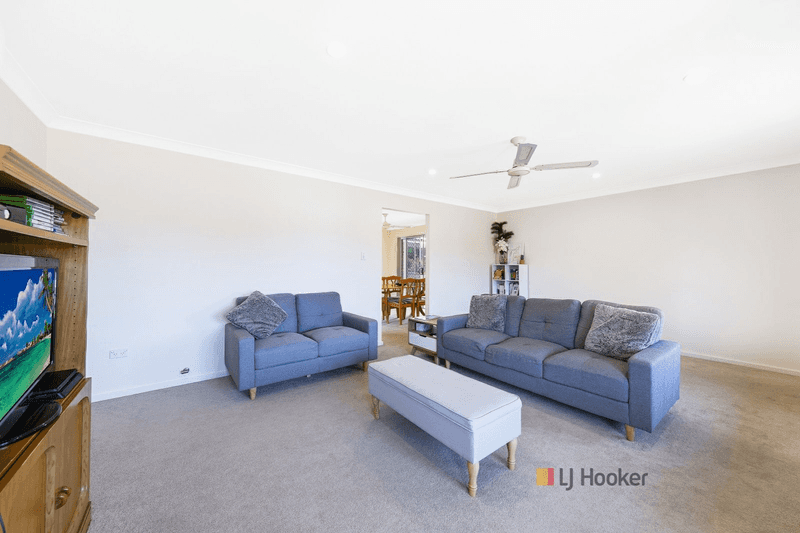 13 Roanoke Drive, LAKE MUNMORAH, NSW 2259