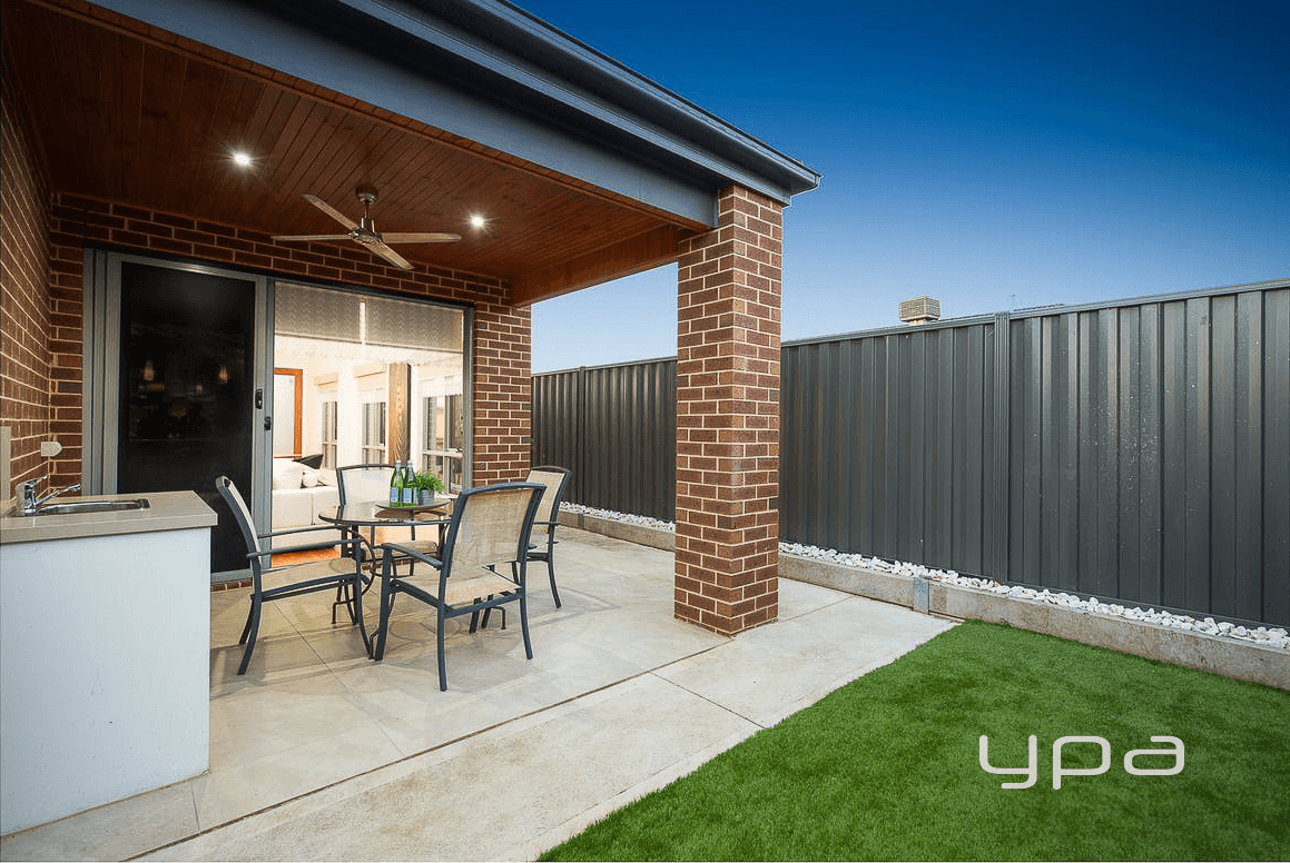 8 Pristine Drive, Greenvale, VIC 3059