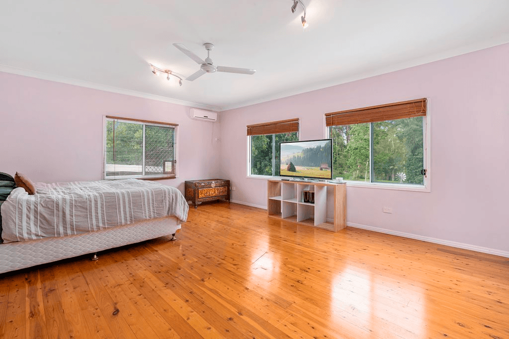 252 Coonowrin Road, GLASS HOUSE MOUNTAINS, QLD 4518