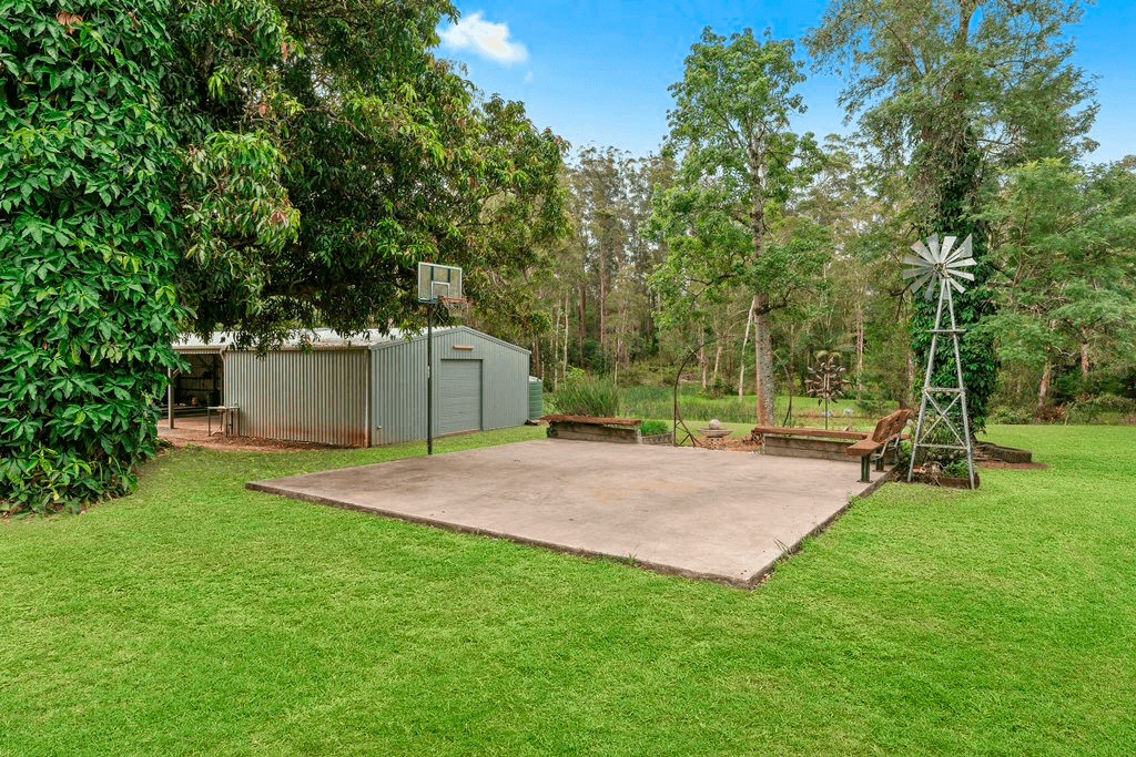 252 Coonowrin Road, GLASS HOUSE MOUNTAINS, QLD 4518