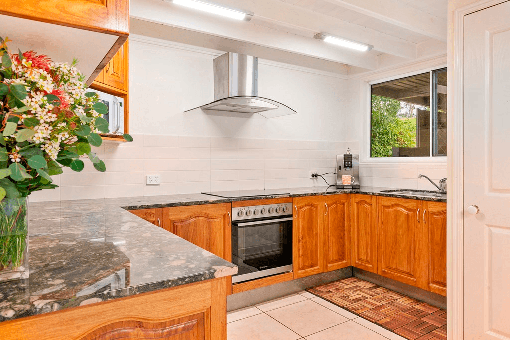 252 Coonowrin Road, GLASS HOUSE MOUNTAINS, QLD 4518