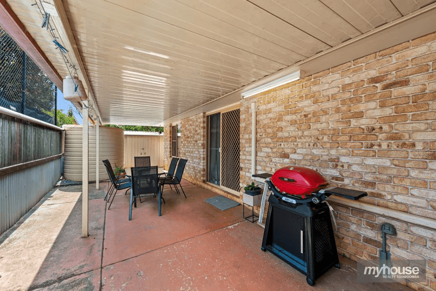 8 Bushnell Court, ROCKVILLE, QLD 4350