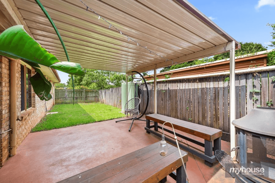 8 Bushnell Court, ROCKVILLE, QLD 4350