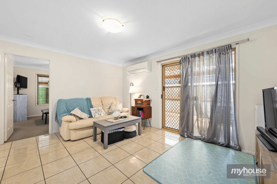 8 Bushnell Court, ROCKVILLE, QLD 4350