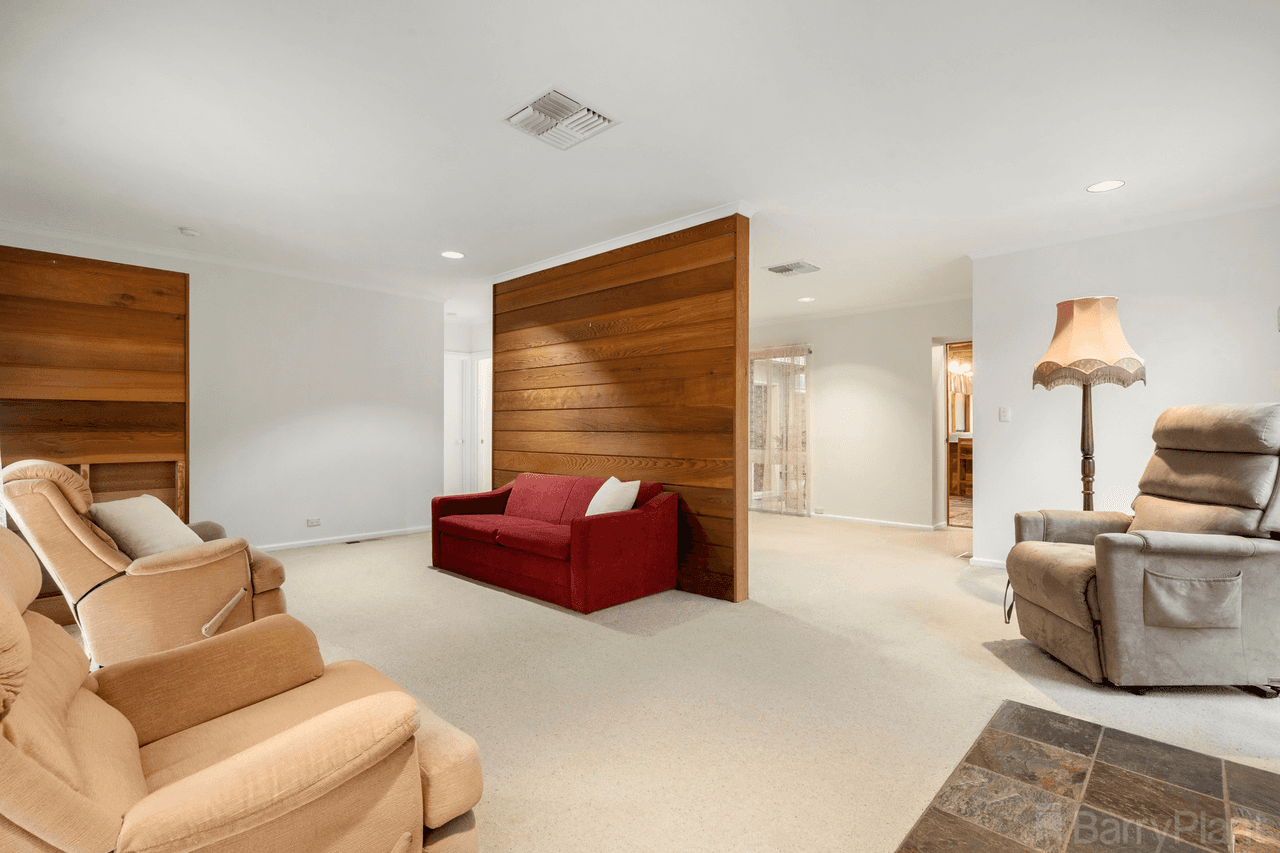 15 Unavale Crescent, Boronia, VIC 3155