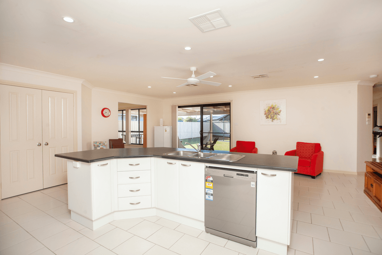 3 John Armstrong Close, TAREE, NSW 2430