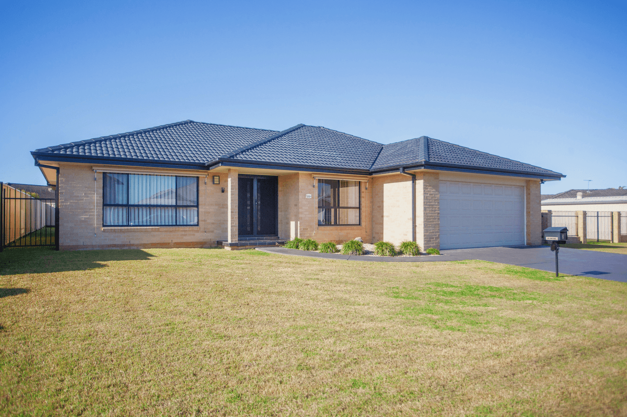 3 John Armstrong Close, TAREE, NSW 2430