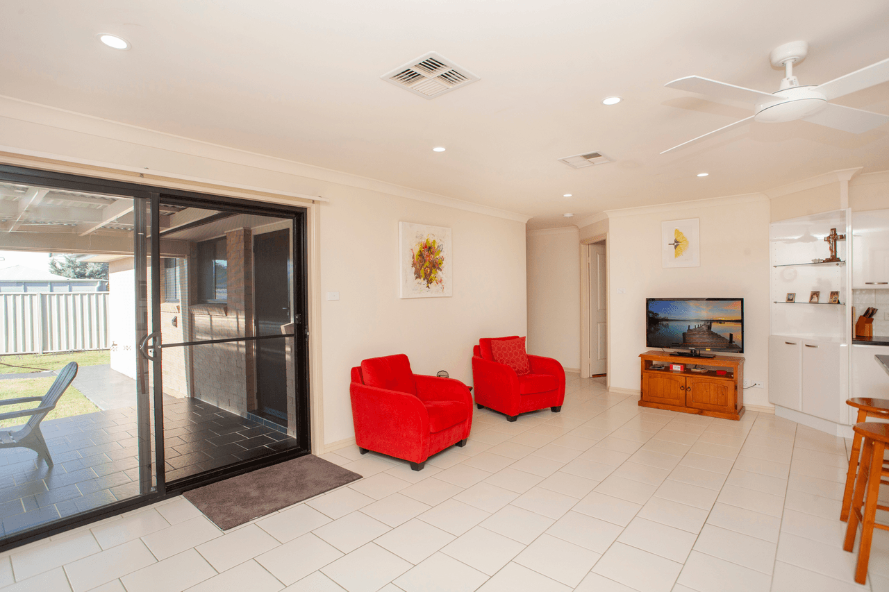 3 John Armstrong Close, TAREE, NSW 2430