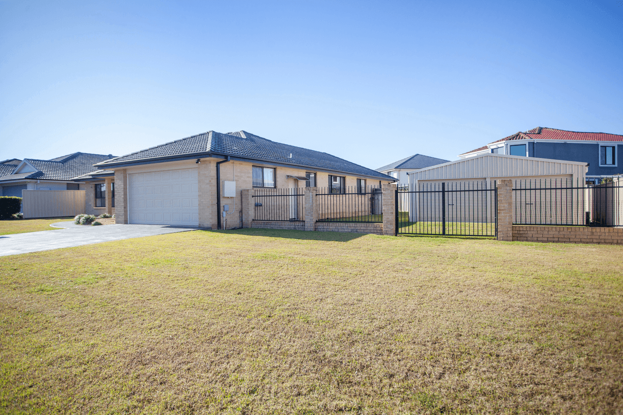 3 John Armstrong Close, TAREE, NSW 2430