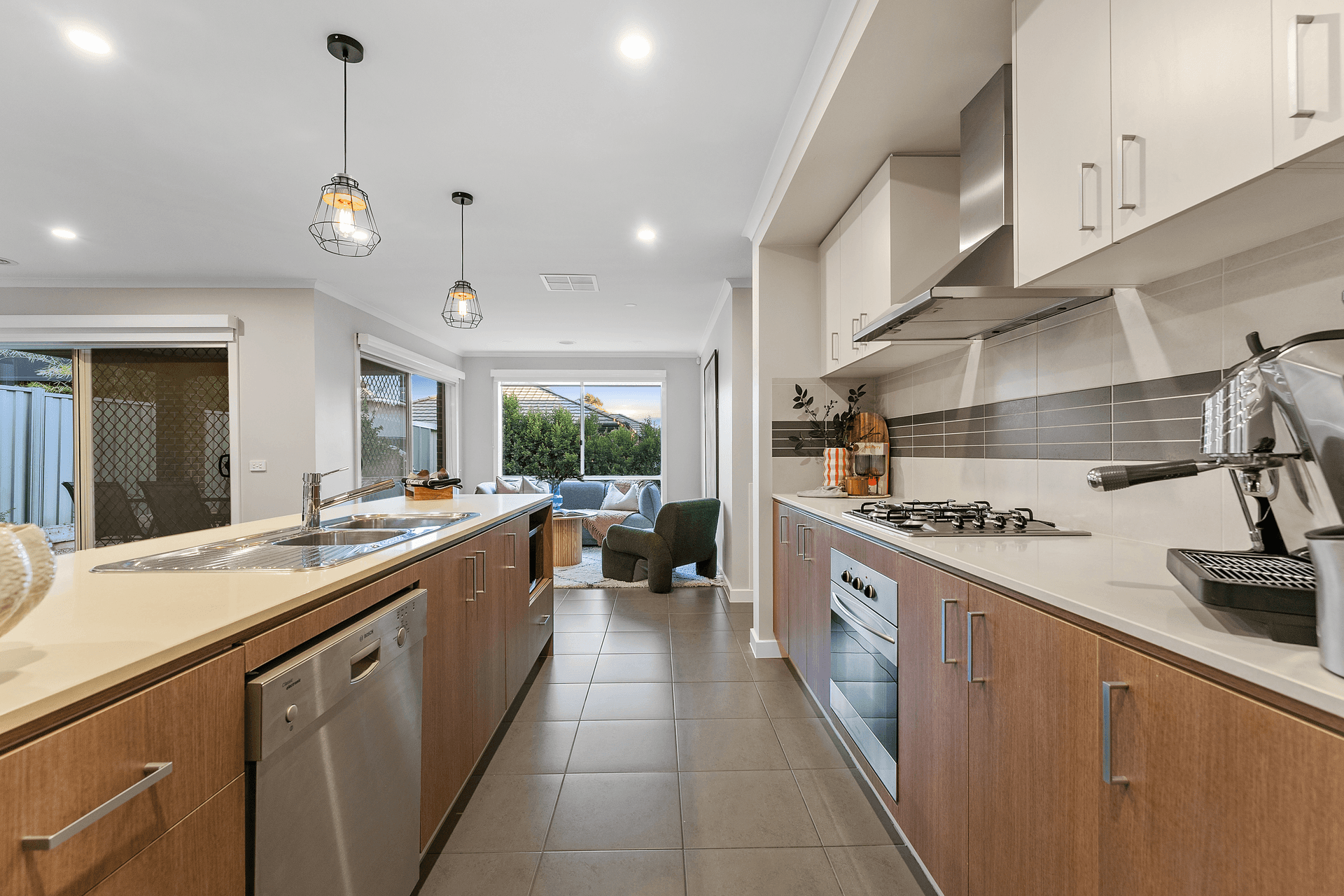 14 Kunuka Circuit, Caroline Springs, VIC 3023