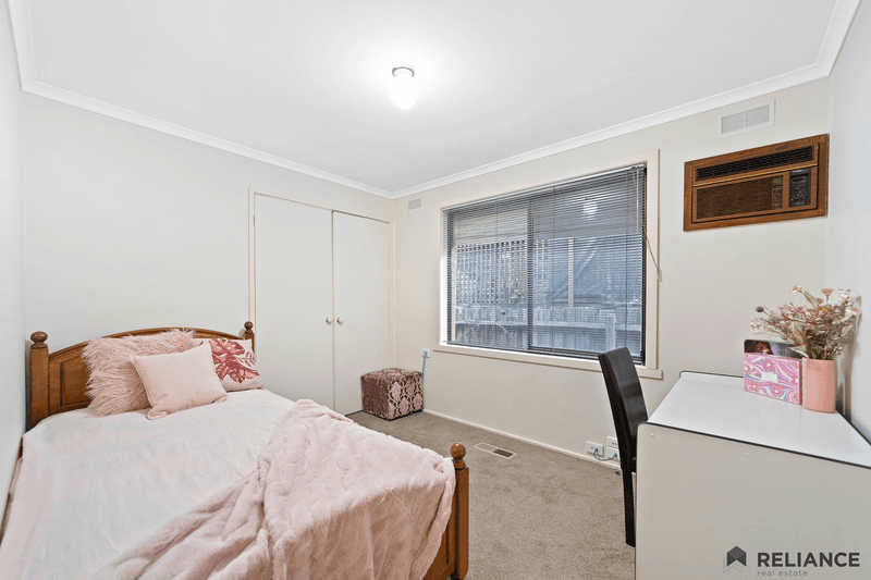 35 Essex Drive, Melton, VIC 3337