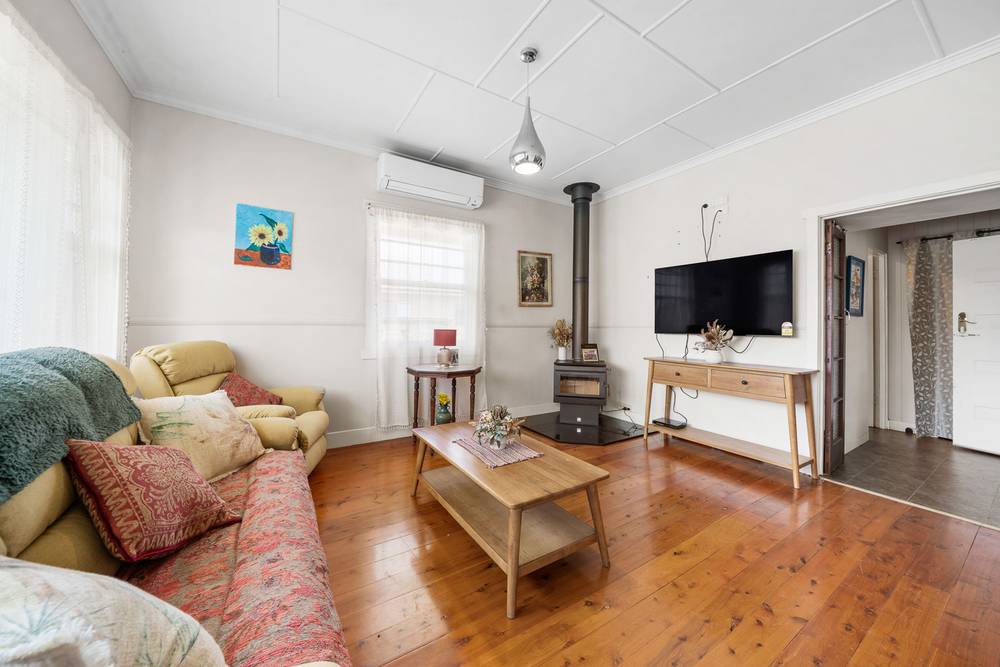 3 Betty Street, NEWTOWN, QLD 4350