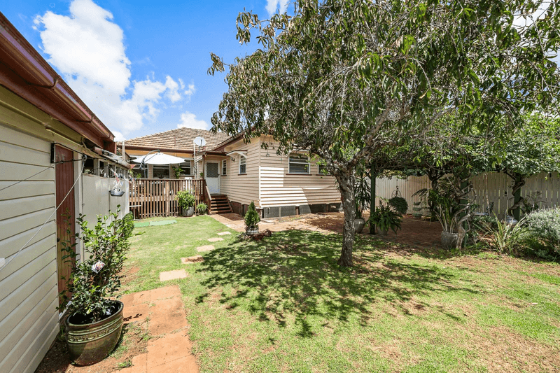 3 Betty Street, NEWTOWN, QLD 4350