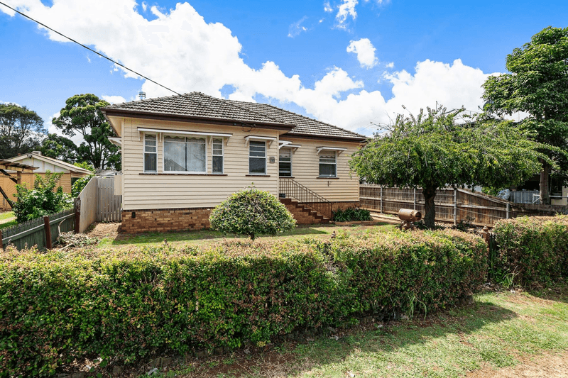 3 Betty Street, NEWTOWN, QLD 4350