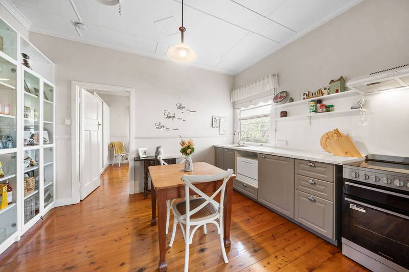 3 Betty Street, NEWTOWN, QLD 4350