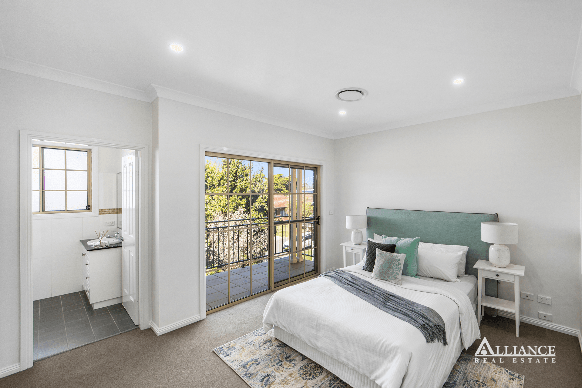 2D Roslyn Avenue, Panania, NSW 2213