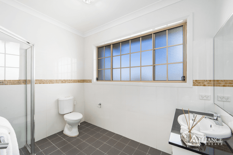 2D Roslyn Avenue, Panania, NSW 2213