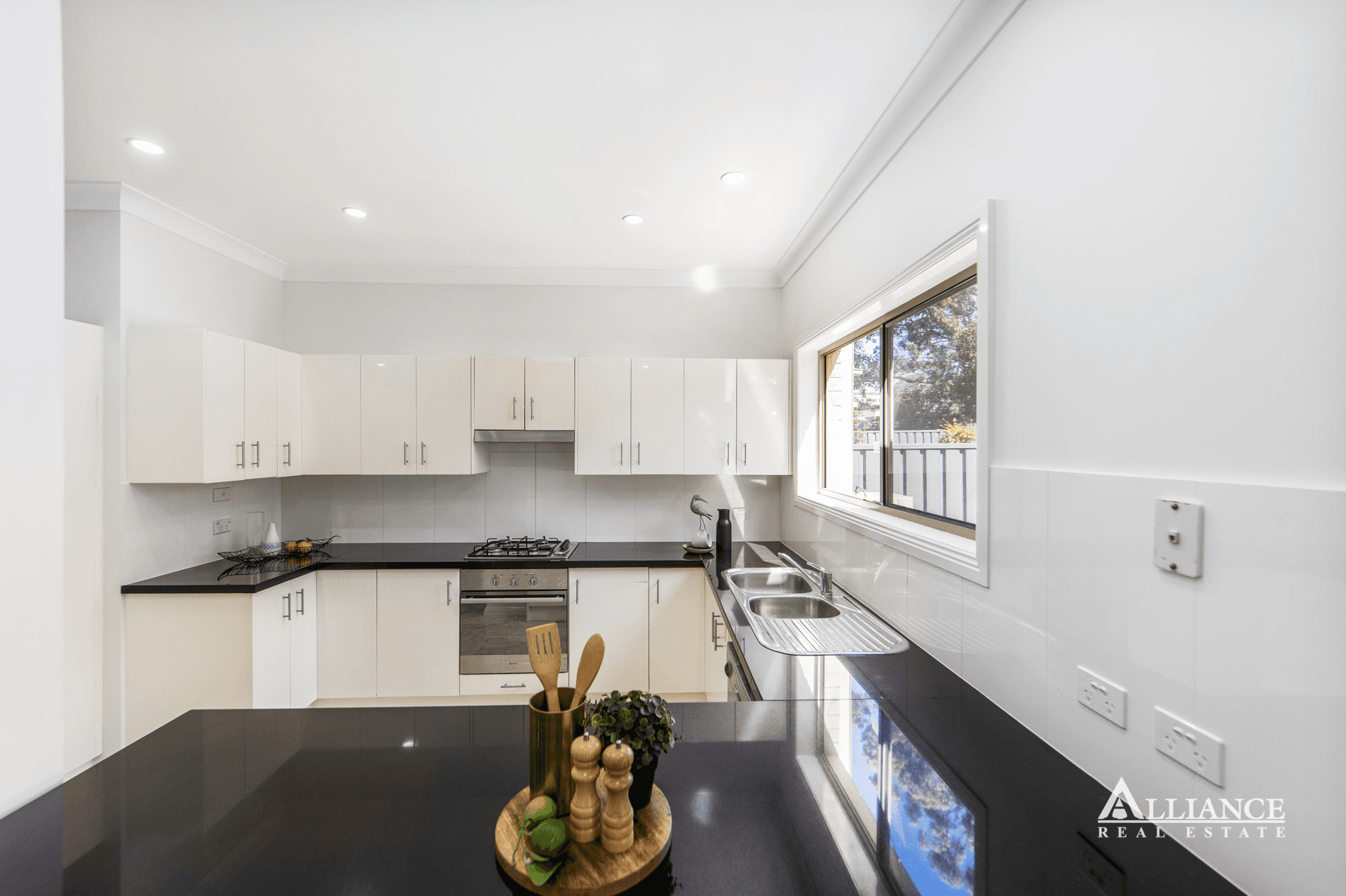 2D Roslyn Avenue, Panania, NSW 2213